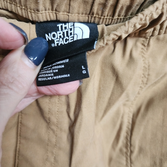 The North Face Men’s Pull-On Hiking Shorts | Elastic Waist | Tan | L - Picture 3 of 3